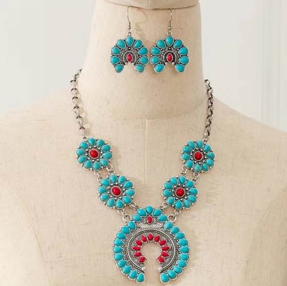 Gorgeous southwest turquoise squash Blossom statement Necklace and earrings set - Picture 3 of 3
